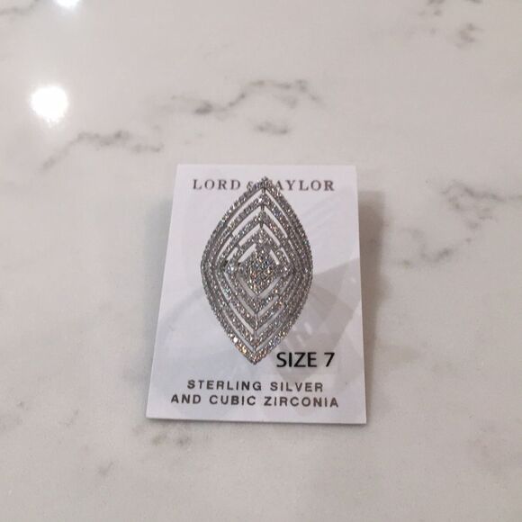 🎉 HP 🎉 Cubic Zirconia Multi-Diamond Design Ring - Picture 1 of 2